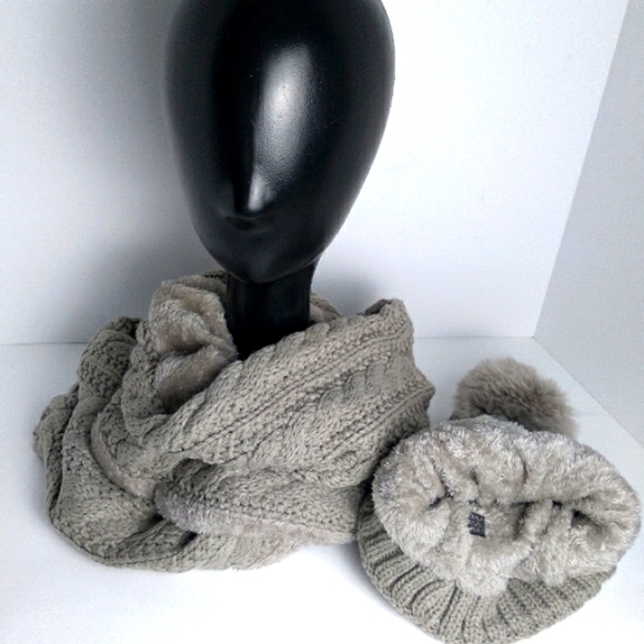 Host Pick! Grey Beanie With Infinity Scarf Set-OS  NWT - Picture 5 of 7
